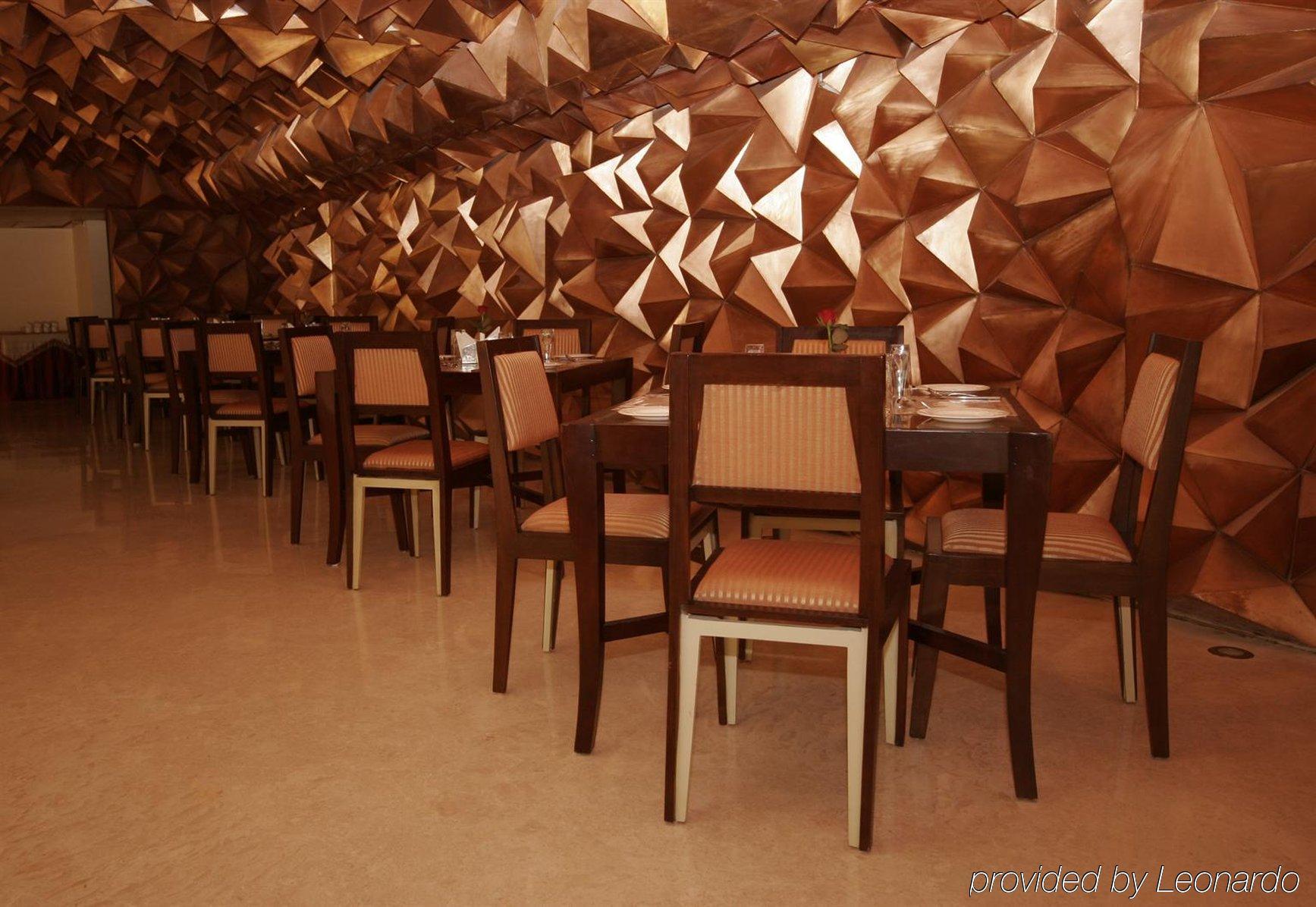 Hotel Trinity Isle Bangalore Restaurant photo