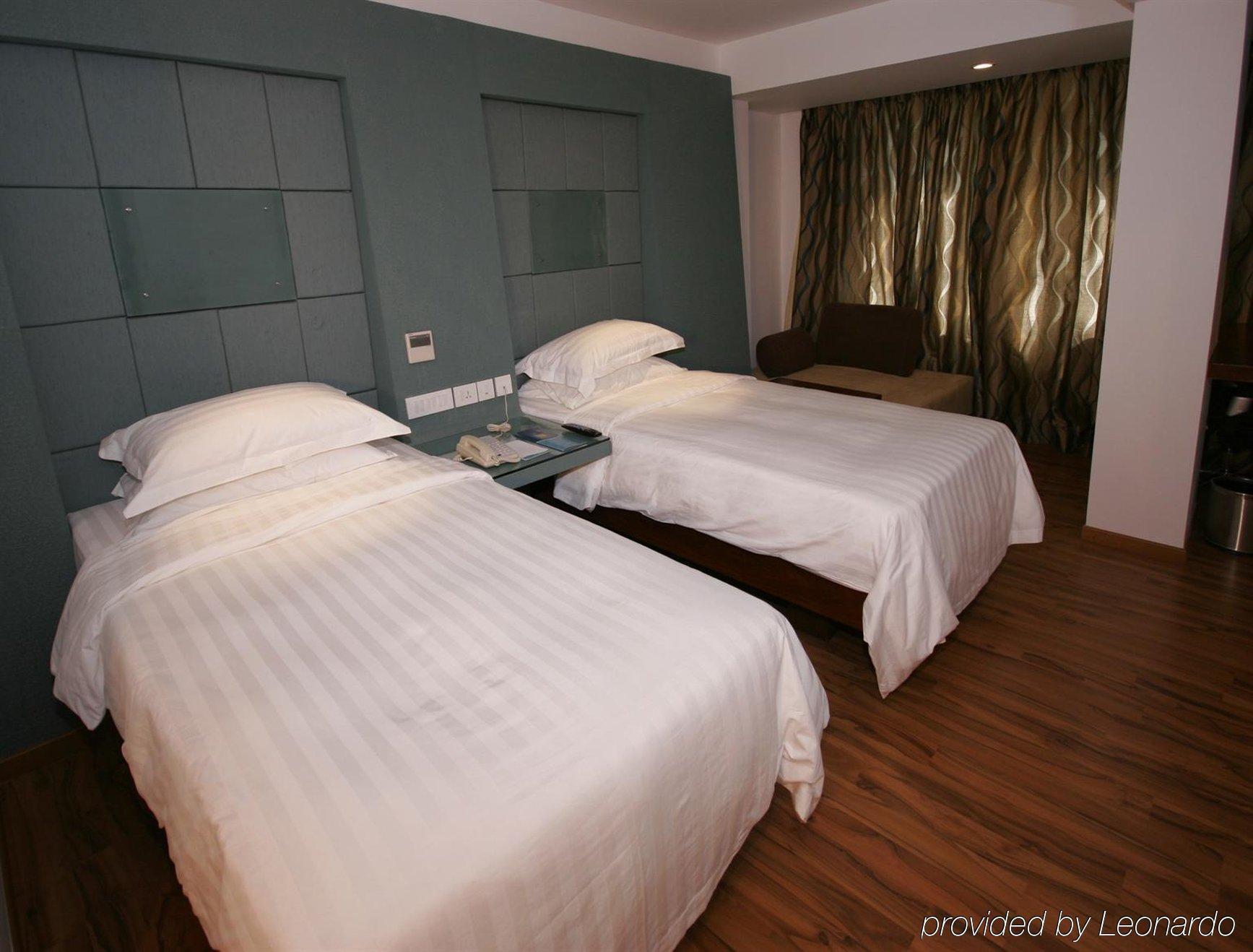 Hotel Trinity Isle Bangalore Room photo